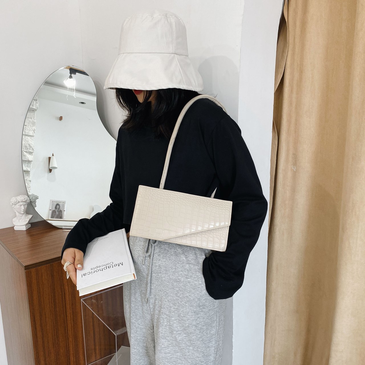One shoulder messenger stone pattern small square bag