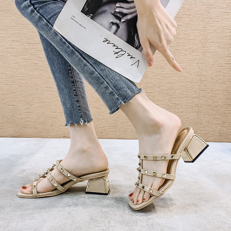 Square toe chunky heel shoes