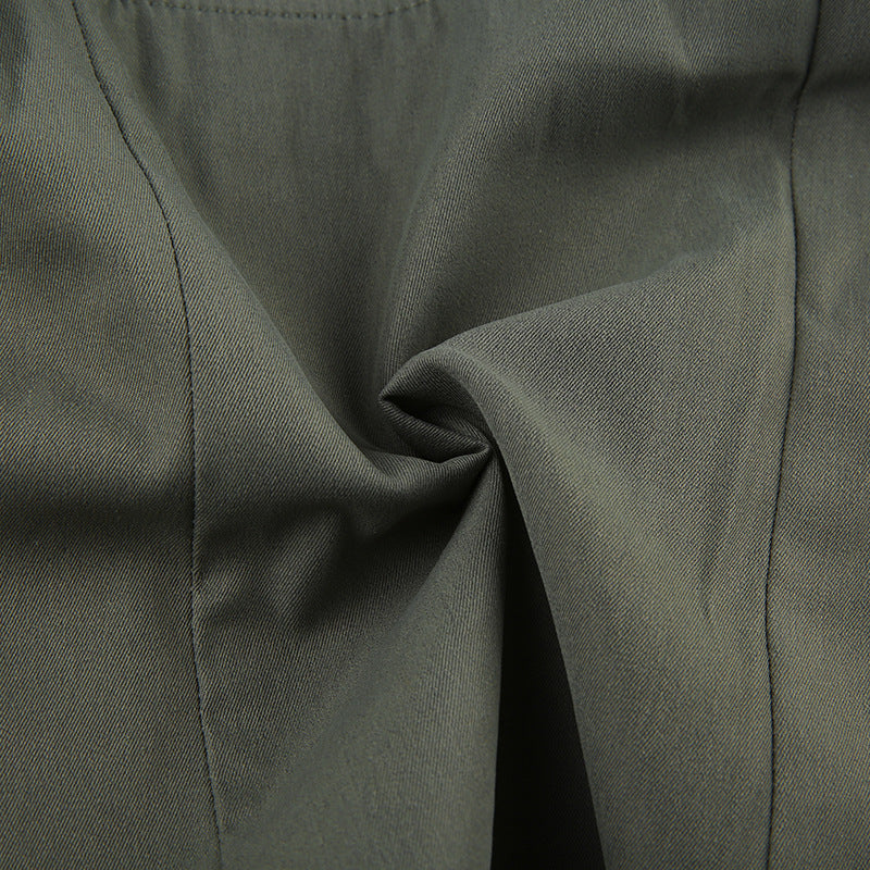 Wearing A Short And Careful Machine Exposed Navel Top