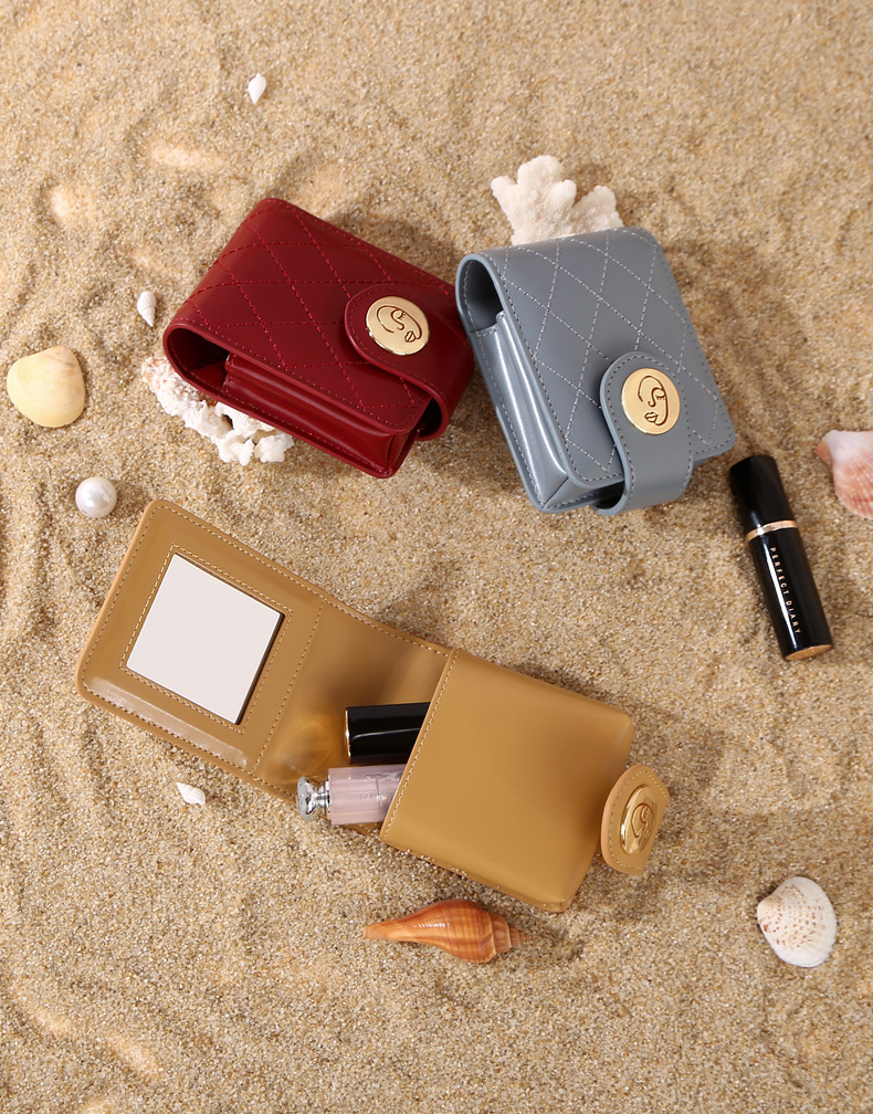 Fashionable and convenient mini makeup pouch