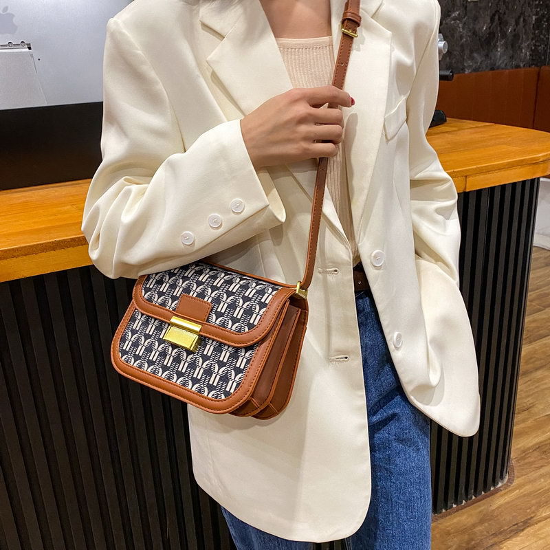 Fashion Messenger Bag One Shoulder Small Square Bag