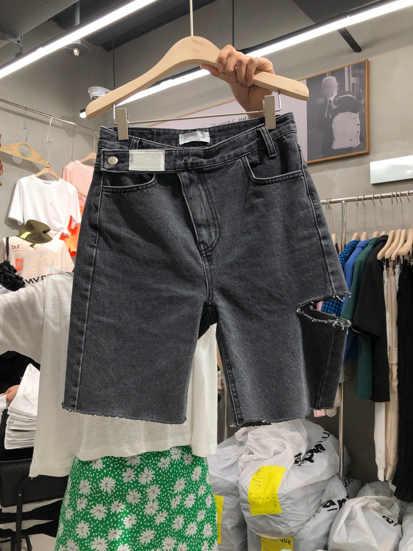 Personalized All-match Label Buttoned Hole Straight Denim Shorts