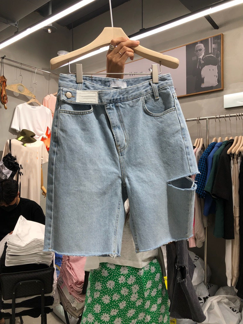 Personalized All-match Label Buttoned Hole Straight Denim Shorts