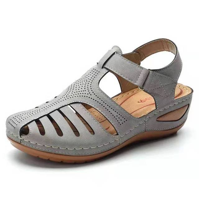 Runde sandaler med kilehæl og velcro i store størrelser