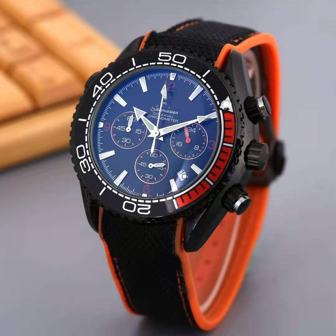 Men's 5 Needles 6 Needles Second Running Quartz Rubber Band Watch