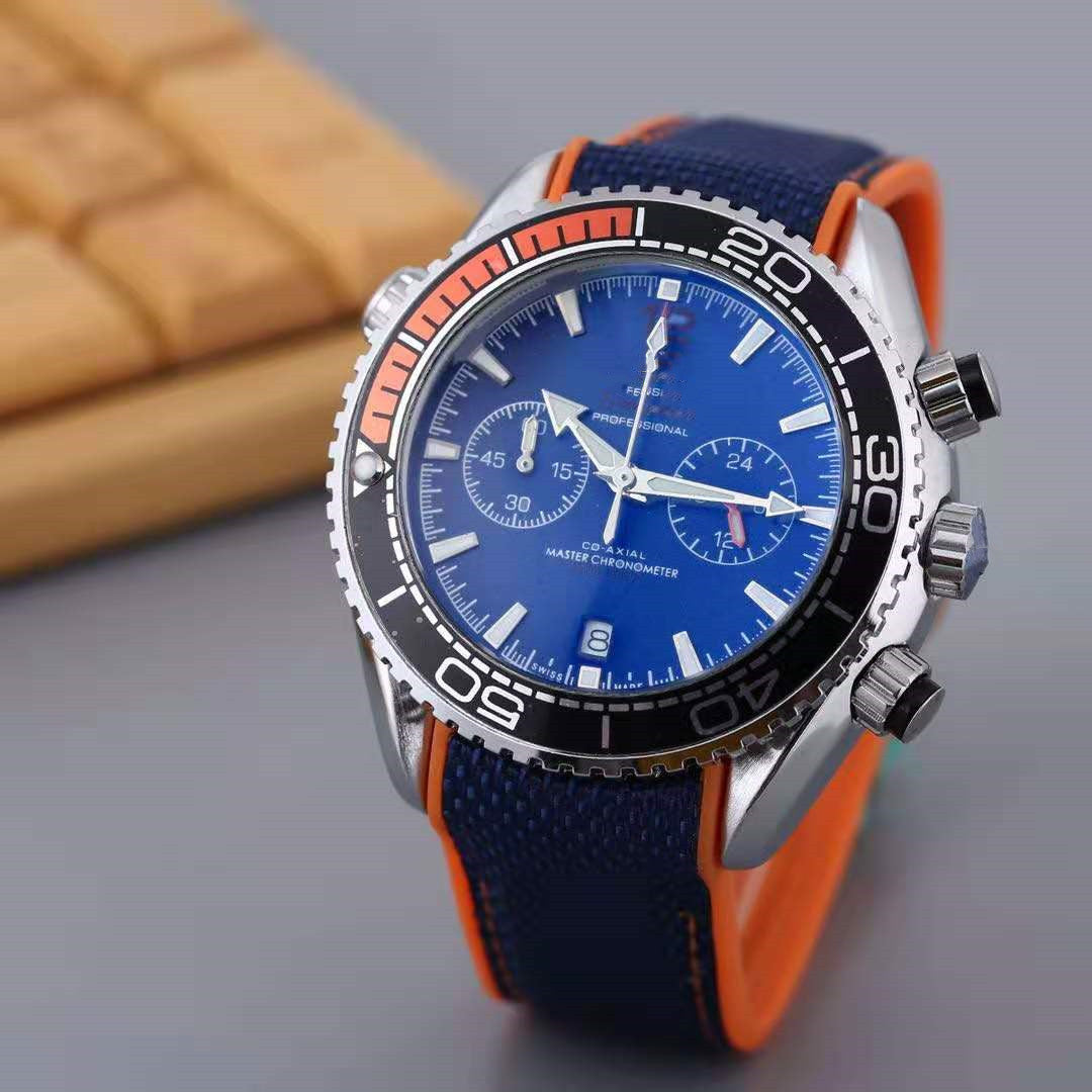Men's 5 Needles 6 Needles Second Running Quartz Rubber Band Watch