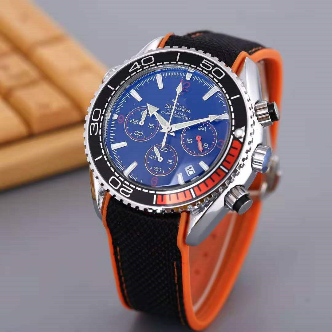 Men's 5 Needles 6 Needles Second Running Quartz Rubber Band Watch