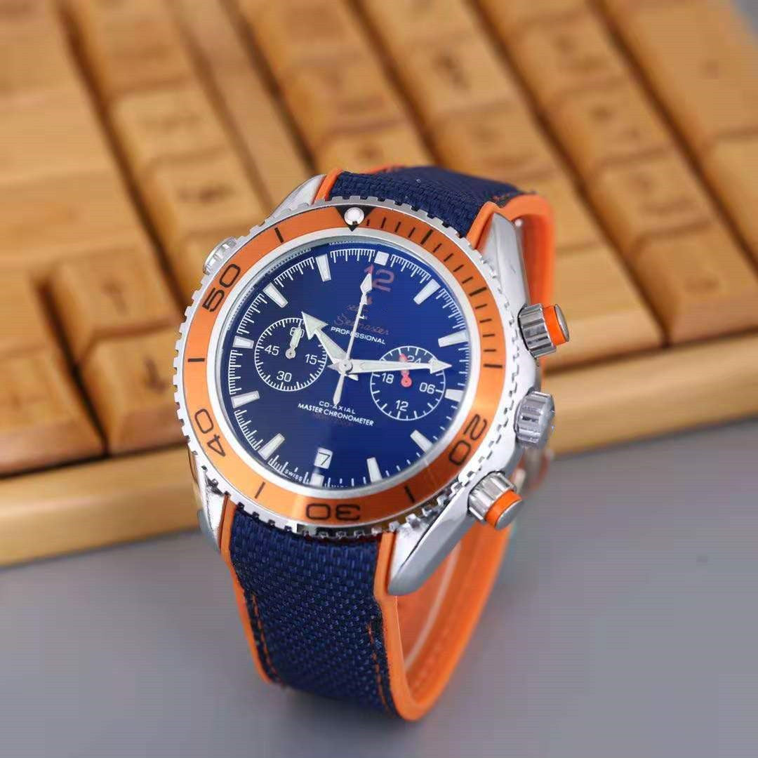 Men's 5 Needles 6 Needles Second Running Quartz Rubber Band Watch