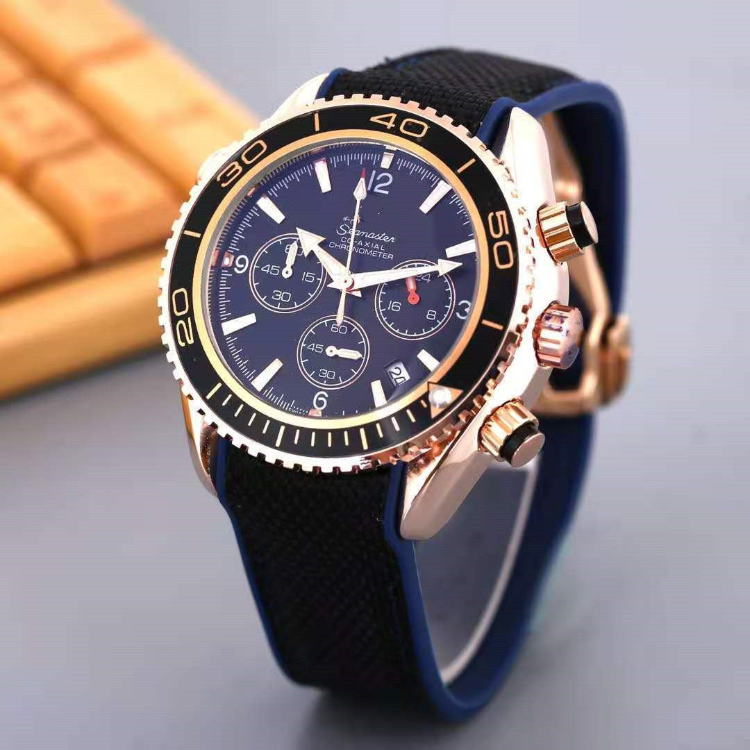 Men's 5 Needles 6 Needles Second Running Quartz Rubber Band Watch