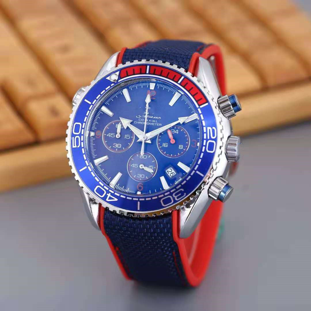 Men's 5 Needles 6 Needles Second Running Quartz Rubber Band Watch