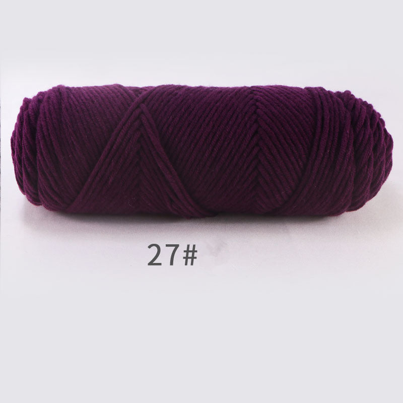 Hand-knitted scarf line