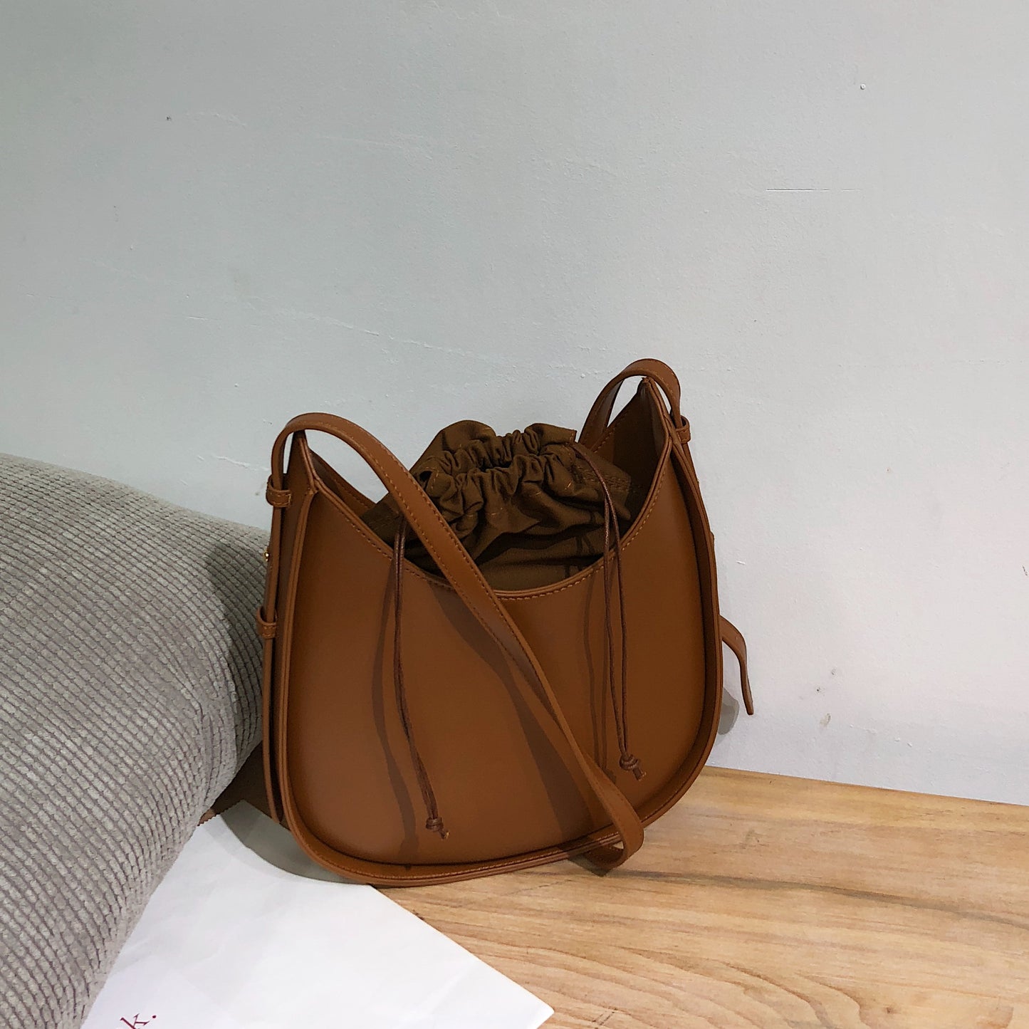 Niche Retro Design Anti-Theft Drawstring Large Capacity Bucket Bag