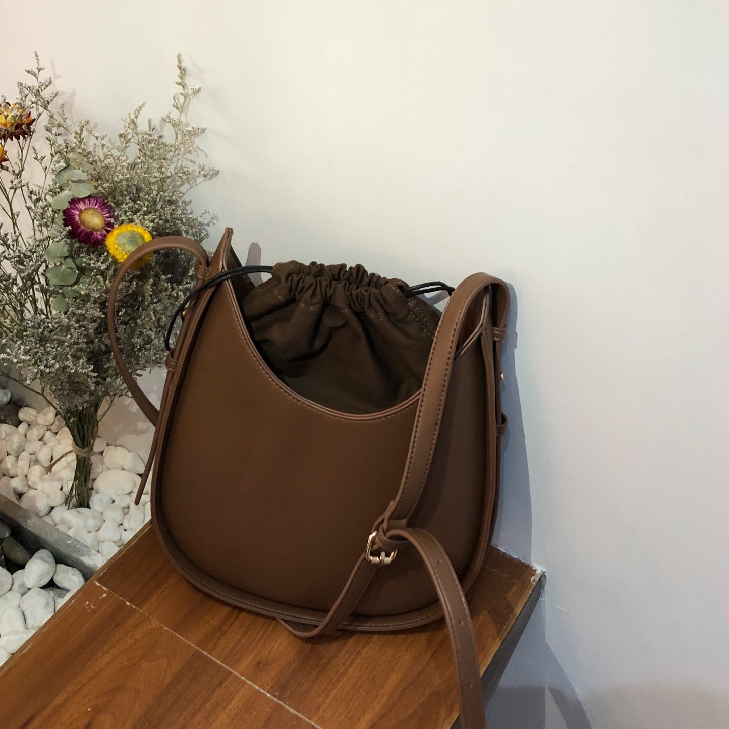 Niche Retro Design Anti-Theft Drawstring Large Capacity Bucket Bag
