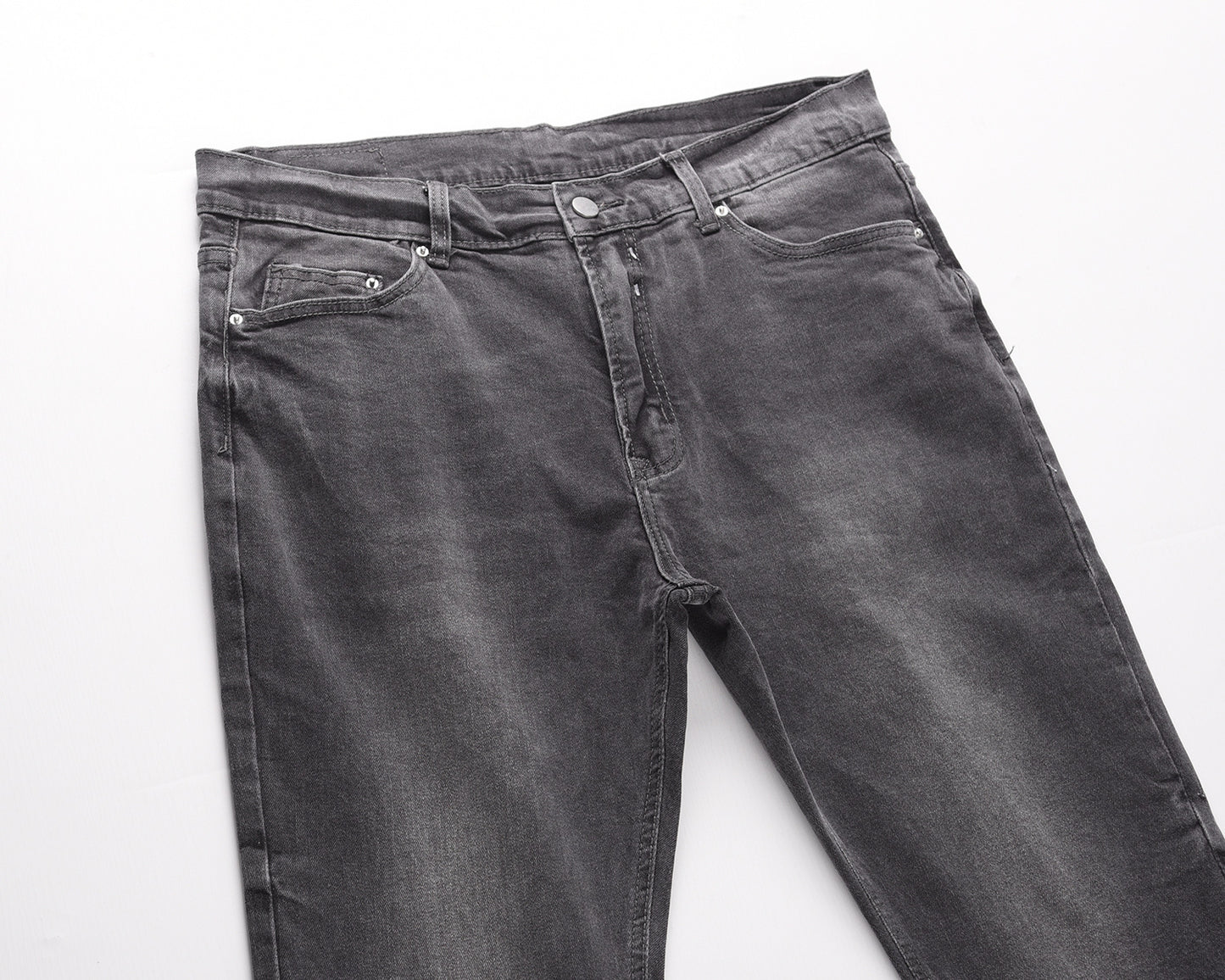 Vask vand til at lave gamle slim stretch-jeans