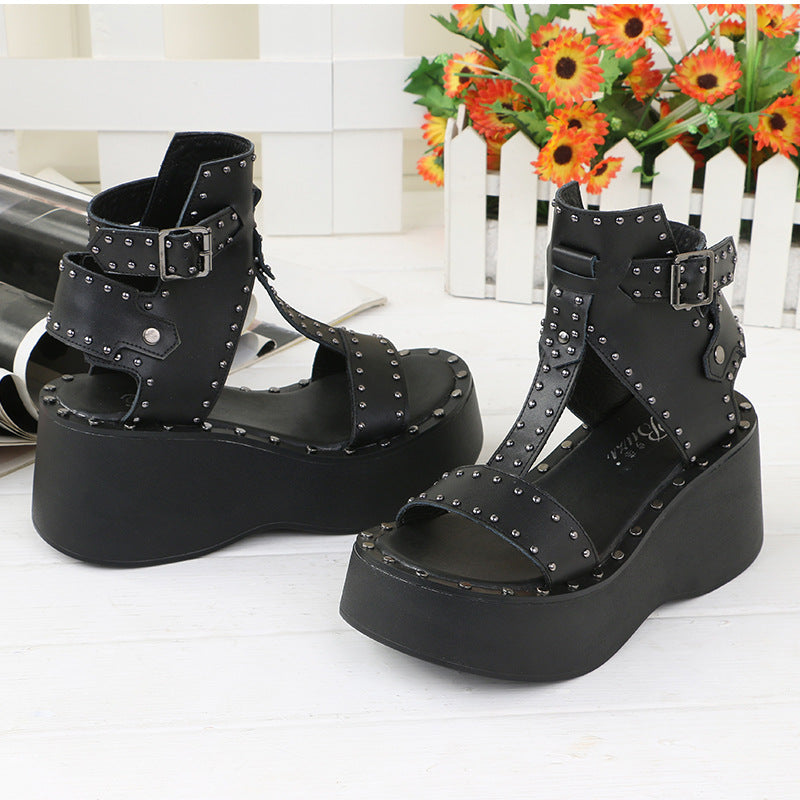 The New Harajuku Motorcycle Style And Handsome Platform Ladies Leather Sandals Belt Buckle Rivet Wedge Roman Sandals