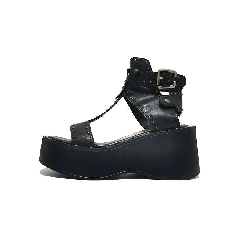 The New Harajuku Motorcycle Style And Handsome Platform Ladies Leather Sandals Belt Buckle Rivet Wedge Roman Sandals