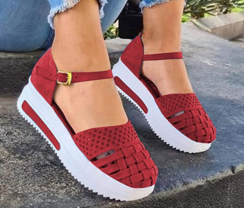 Spring And Summer New Large Size Platform Hollow Platform Sandals With Buckle