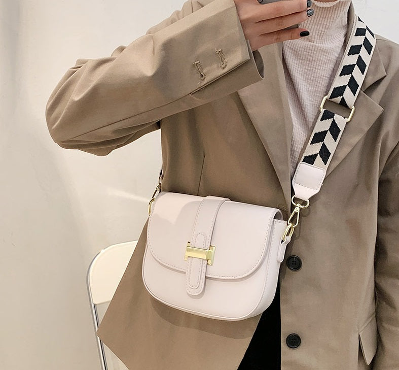 Simple And Versatile Fashion Saddle Bag