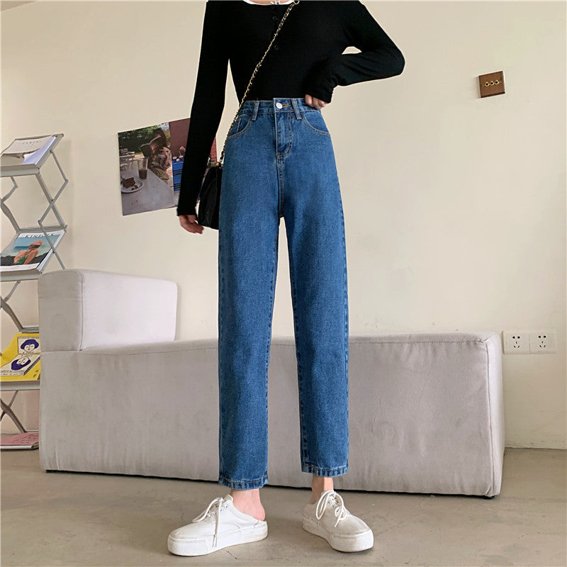 Women's Loose Fitting High Waisted Jeans