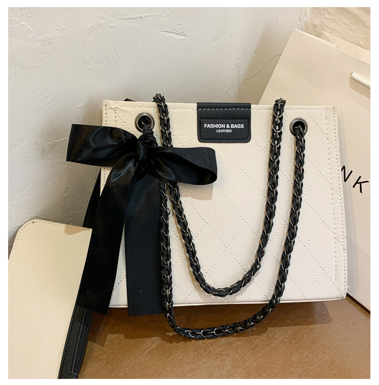 AutumnWinter Tote Bag Women's Large Capacity New Trendy Fashion Texture Chain Shoulder Bag Pure Color Embroidered Thread Handbag
