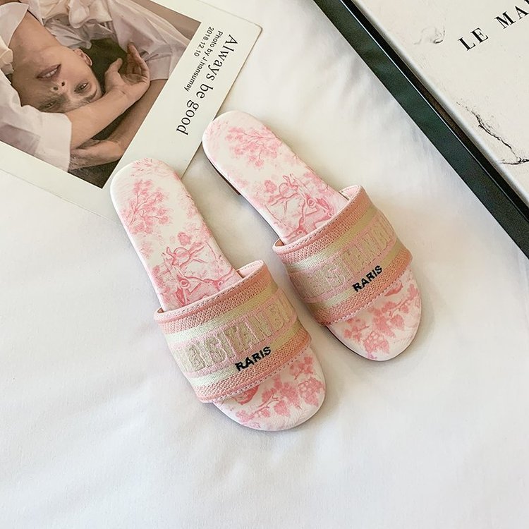 Fashionable Home Slippers with Printed Bottom