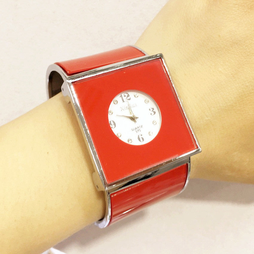 Fabriksdirekte engros armbåndsur i populær stil til kvinder, koreansk mode retro casual ur, firkantet ur til kvinder