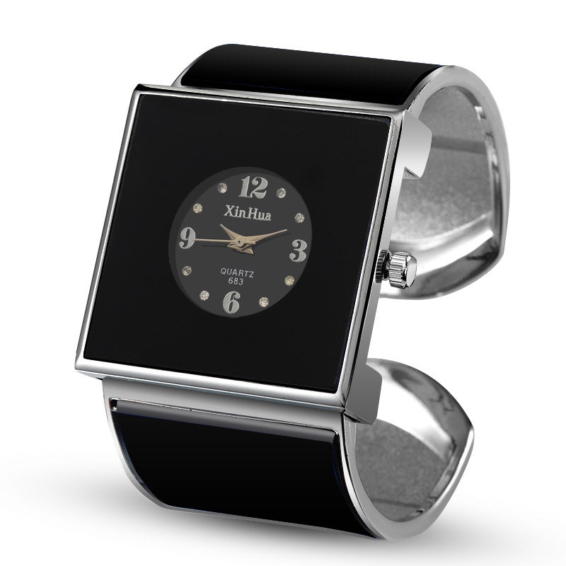 Fabriksdirekte engros armbåndsur i populær stil til kvinder, koreansk mode retro casual ur, firkantet ur til kvinder