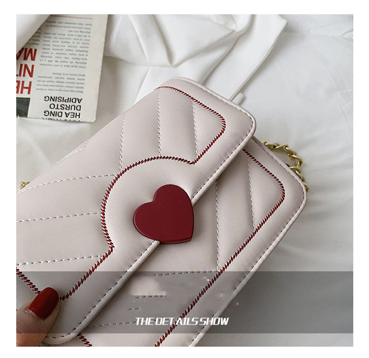 Popular underarm chain messenger bag texture this year