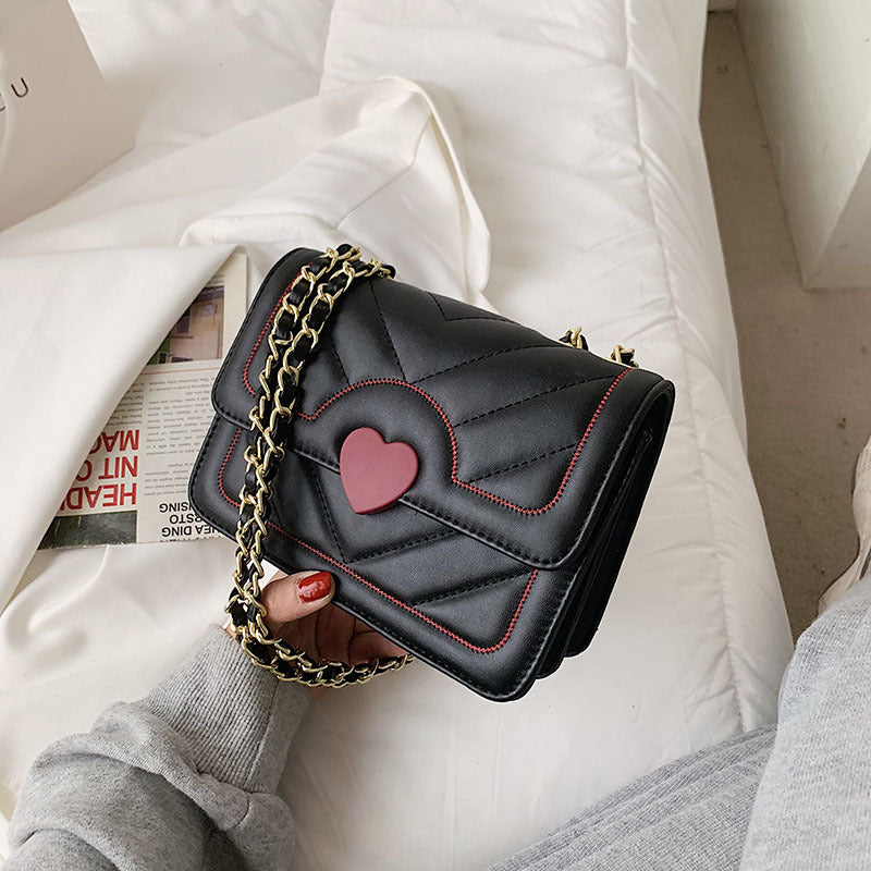 Popular underarm chain messenger bag texture this year