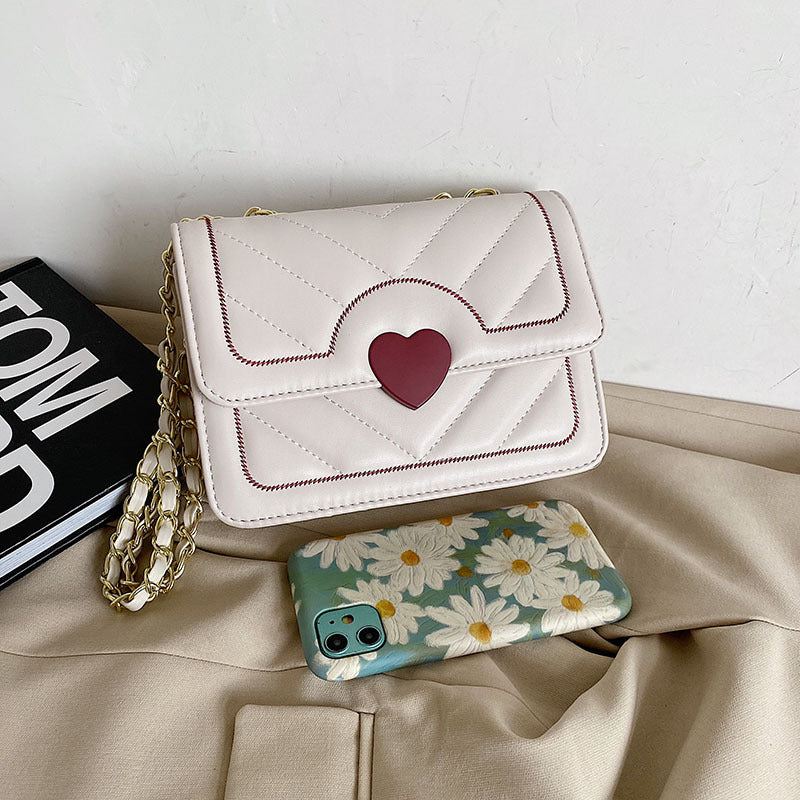 Popular underarm chain messenger bag texture this year