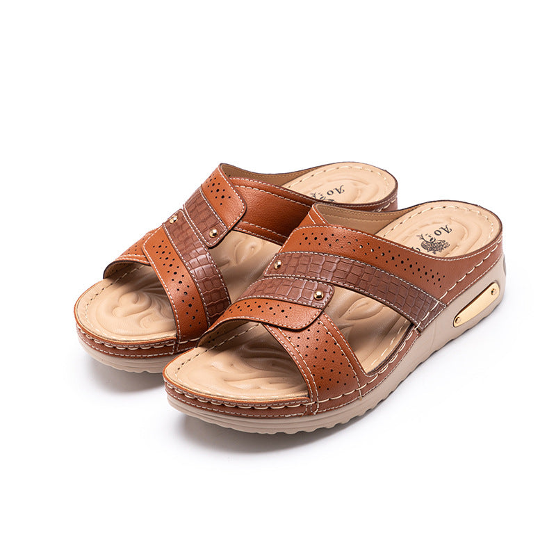 European And American Flip-Flops Cross Border Wedge Heel Thick Soles Comfortable Non Slip Mother Shoes Rivet Slippers Women