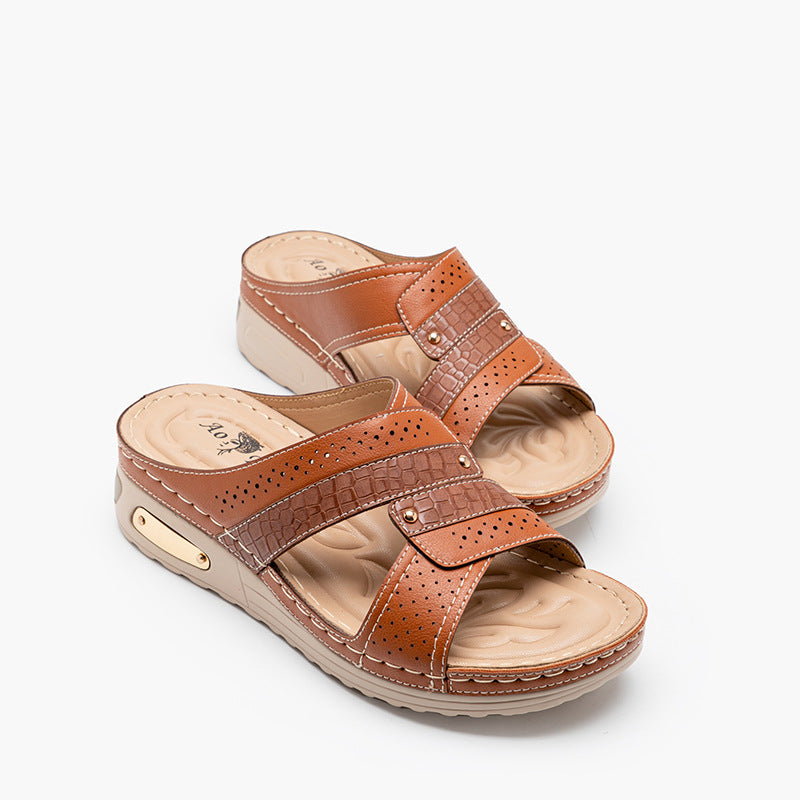 European And American Flip-Flops Cross Border Wedge Heel Thick Soles Comfortable Non Slip Mother Shoes Rivet Slippers Women
