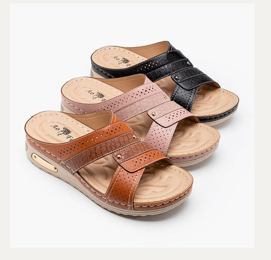 European And American Flip-Flops Cross Border Wedge Heel Thick Soles Comfortable Non Slip Mother Shoes Rivet Slippers Women