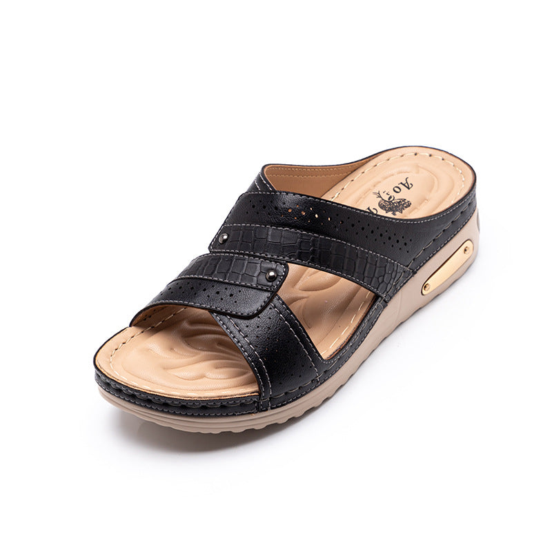 European And American Flip-Flops Cross Border Wedge Heel Thick Soles Comfortable Non Slip Mother Shoes Rivet Slippers Women