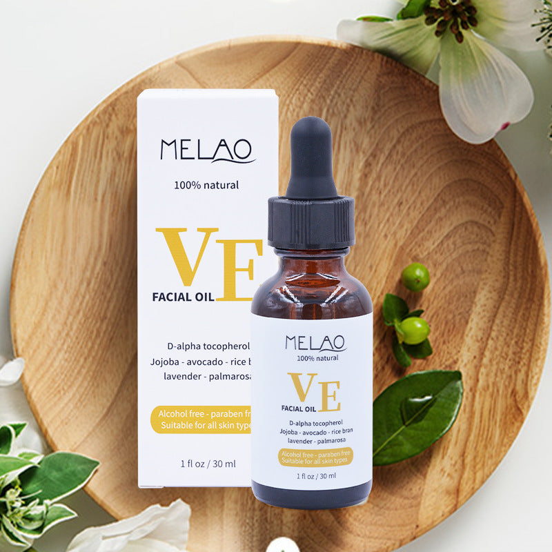 Facial Oil Moisturizes And Controls Oil To Soften The Skin