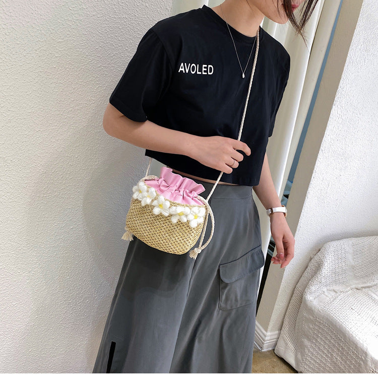 New Female Net Red Flower Drawstring Simple And Fashionable Straw Single Shoulder Messenger Female Bag