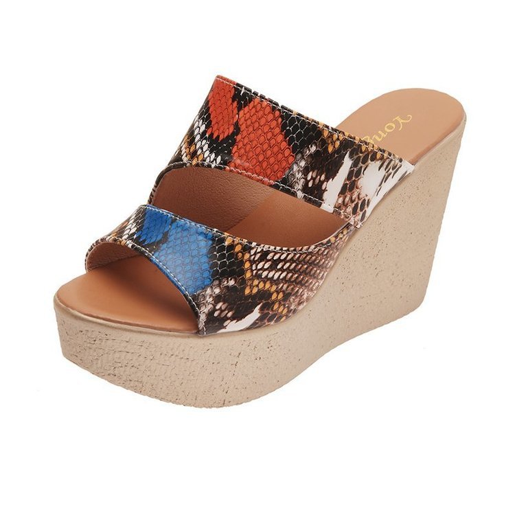 Oreign Trade Plus Size Slope Heel Tøfler Kvinder Sommer Ny Stil Europæiske og Amerikanske Slangemønster Svampekagebund Fiskemund Hæl Sandaler og Tøfler Kvinder