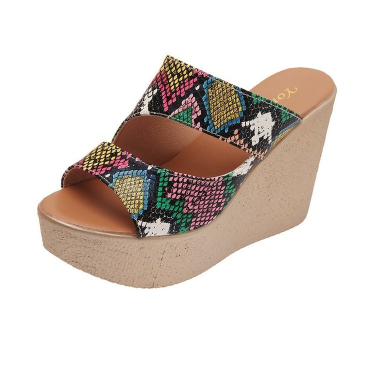 Oreign Trade Plus Size Slope Heel Tøfler Kvinder Sommer Ny Stil Europæiske og Amerikanske Slangemønster Svampekagebund Fiskemund Hæl Sandaler og Tøfler Kvinder