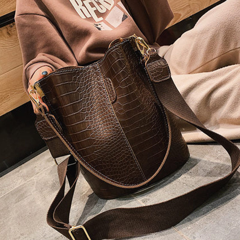Large-Capacity Bag Female New Retro Fashion Bucket Bag Korean Version Of Simple And Versatile One-Shoulder Messenger Handbag