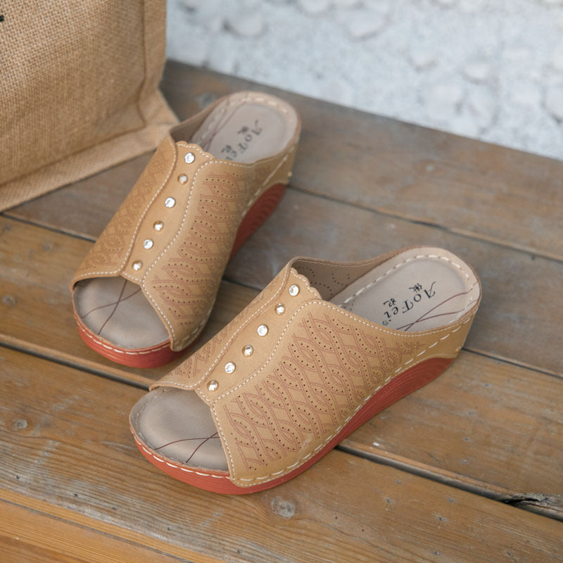 New Summer Ladies Sandals Casual Slope With Thick-Soled Beach Holiday Sandals Plus Size Slippers Women