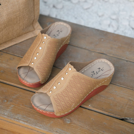 New Summer Ladies Sandals Casual Slope With Thick-Soled Beach Holiday Sandals Plus Size Slippers Women
