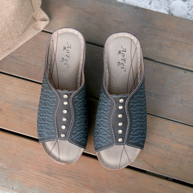 New Summer Ladies Sandals Casual Slope With Thick-Soled Beach Holiday Sandals Plus Size Slippers Women
