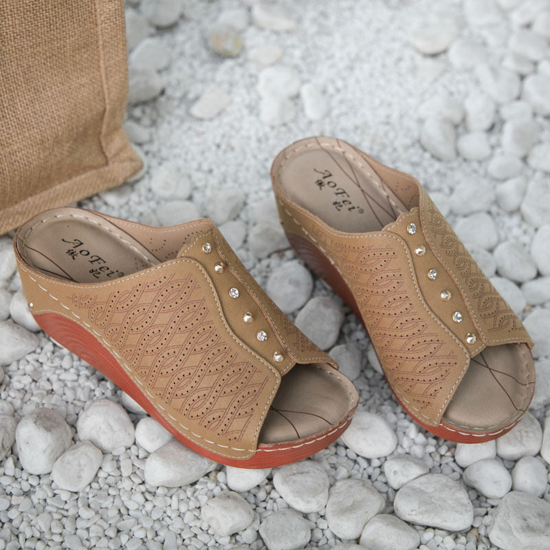 New Summer Ladies Sandals Casual Slope With Thick-Soled Beach Holiday Sandals Plus Size Slippers Women
