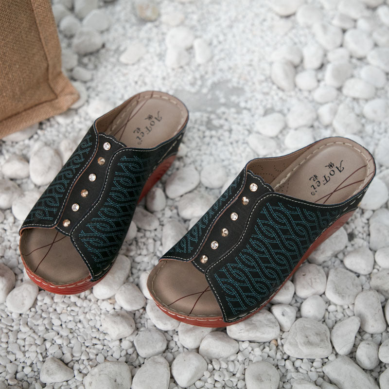 New Summer Ladies Sandals Casual Slope With Thick-Soled Beach Holiday Sandals Plus Size Slippers Women