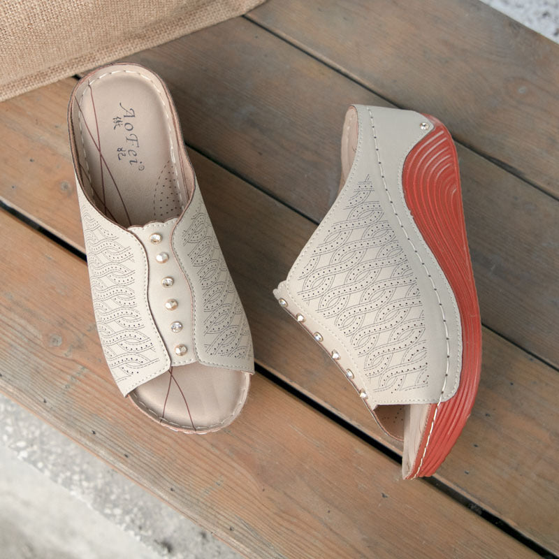 New Summer Ladies Sandals Casual Slope With Thick-Soled Beach Holiday Sandals Plus Size Slippers Women