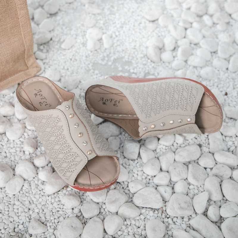 New Summer Ladies Sandals Casual Slope With Thick-Soled Beach Holiday Sandals Plus Size Slippers Women