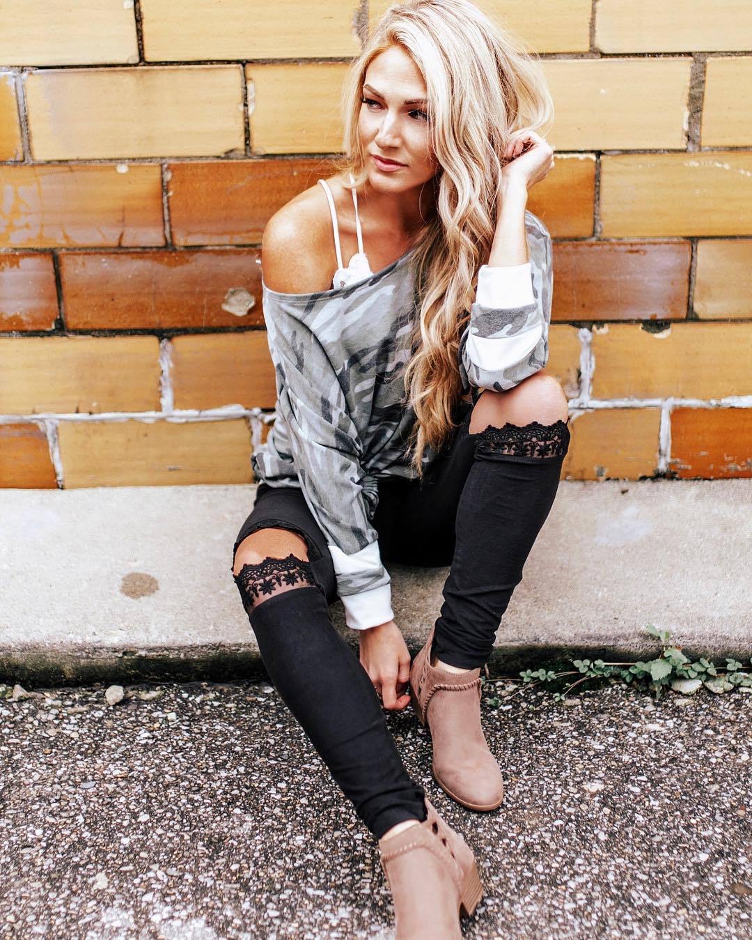 Feminine Slim Feature Lace Design Casual Pants