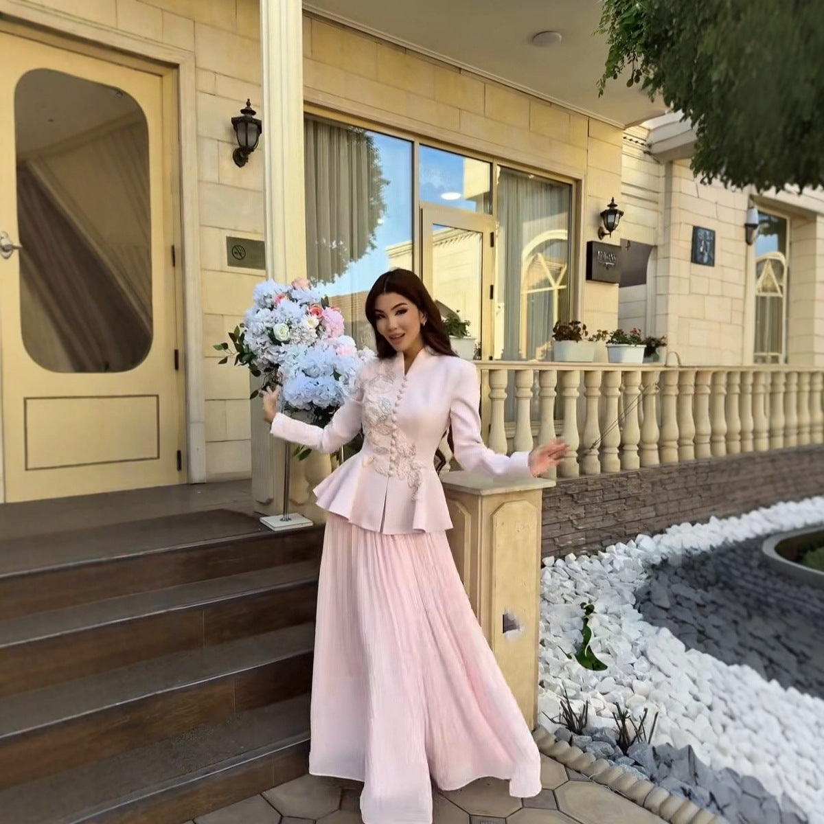 Design A Retro Embroidered Suit And Pleated Skirt Set For International Trade