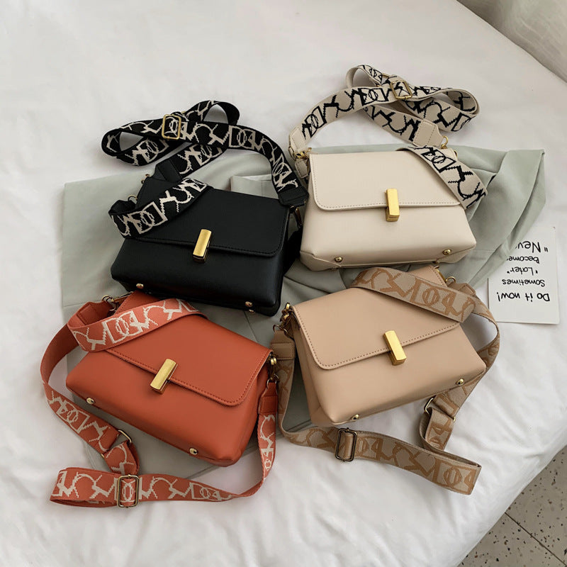 Trendy Korean Fashion Chain Portable Small Square Bag Ladies One-shoulder Messenger Bag