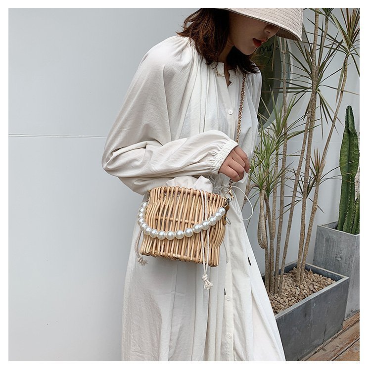 New Fashion Korean Version Red Pearl Portable Fashion Rattan Bucket Messenger Bag